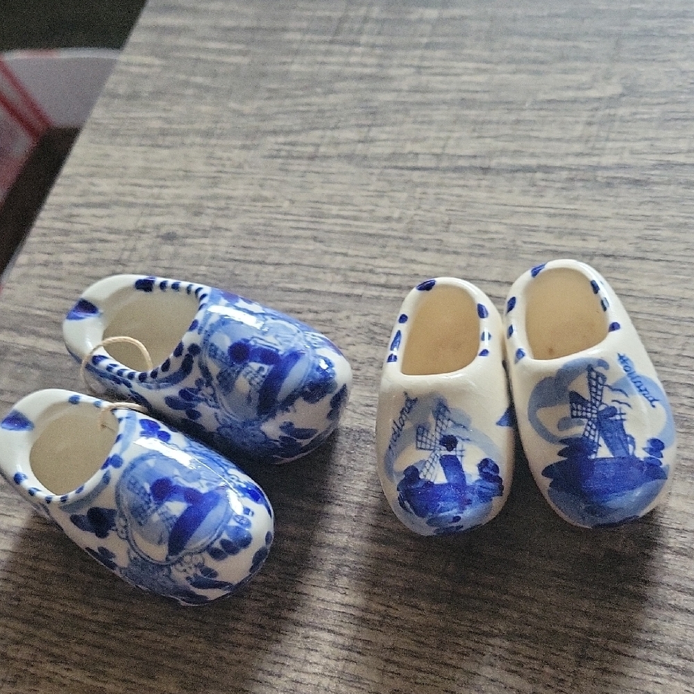 Delft Blue Porcelean Souvenier Clogs/2 Sets Miniature/